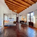 El Molino Hotel *